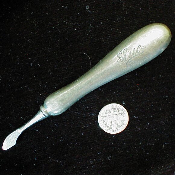 Sterling silver antique nail tool, engraved "Sue" -- hallmarked, lovely patina - Picture 4 of 15